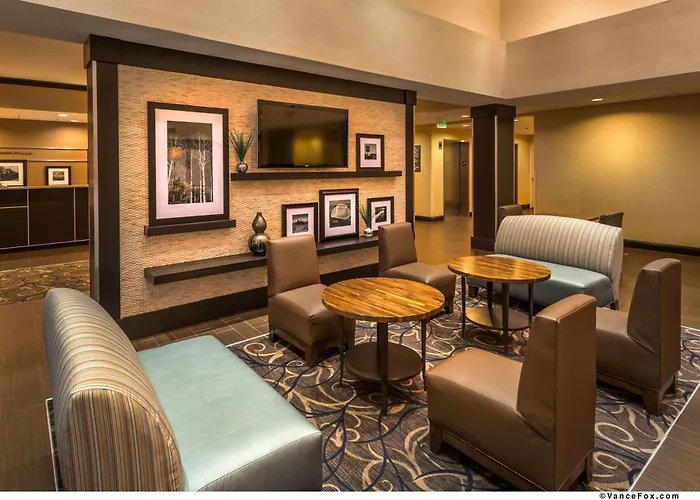 Pet Friendly hotel: Hampton Inn & Suites Reno